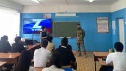 Астраханский боец СВО встретился с учениками и педагогами родной школы