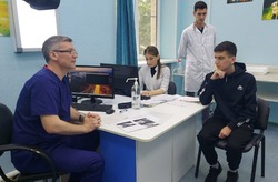 Известный ортопед из Санкт-Петербурга провёл осмотр астраханских пациентов
