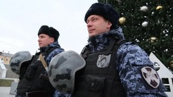 Росгвардейцы напомнили астраханцам о соблюдении безопасности в праздники