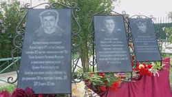 В астраханском селе открыли три мемориала военнослужащим 