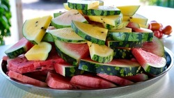 Более 1500 туристов в 2025 году попробовали знаменитый лунный арбуз