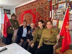 Астраханские артисты дали концерт для 103-летнего ветерана Великой Отечественной войны