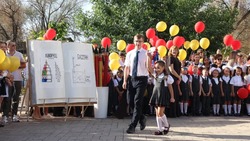 Губернатор Игорь Бабушкин поздравил земляков с Днём знаний