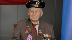 100-летнего астраханца поздравили с Днём Победы