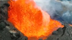 Извержение российского вулкана попало на видео