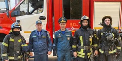 Астраханские пожарные спасли из огня людей и кота