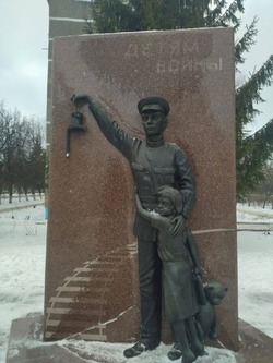 Фонарь с памятника детям войны похитили в Ртищеве