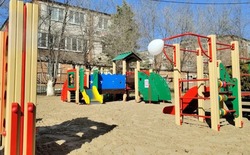 В селе Икряном появилась современная игровая площадка