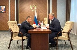 Астраханский губернатор провёл встречу с главой Минстроя РФ