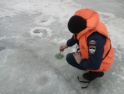 Выход на лёд в Астрахани остаётся опасным