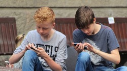 Закон о запрете смартфонов в школе принят Госдумой