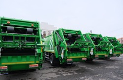 В Астрахань поступила новая спецтехника для вывоза мусора