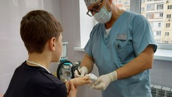 Астраханские врачи спасли ребёнку кисть руки