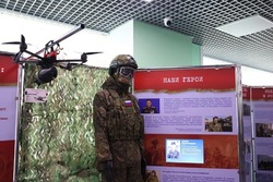 В Астраханском госуниверситете начала работу выставка «Чужие и СВОи. Обличия и лица»