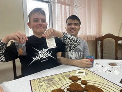 Астраханские дети с особенностями развития передали сладости бойцам СВО