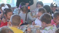Депутат Госдумы РФ проверил качество еды в астраханской школе