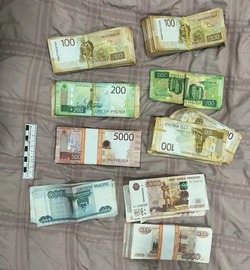 На вечеринке у астраханки украли сейф 