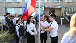 Правительство России обеспечит государственной символикой 11 тысяч школ в регионах