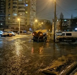 В Астрахани с улиц откачали 128 кубометров талых вод