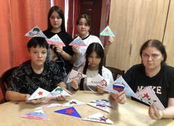 Юные астраханцы отправили письма бойцам СВО 