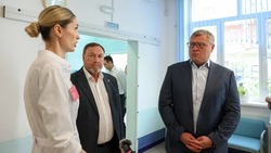 Губернатор Игорь Бабушкин оценил ремонт астраханской поликлиники № 5