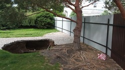 В Астрахани на Петровской набережной провалился тротуар