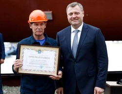 Астраханский губернатор поздравил сотрудников судостроительной отрасли с профессиональным праздником