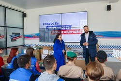 Астраханские студенты подарили тепло героям СВО