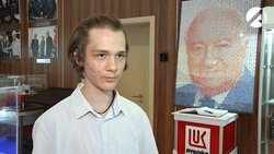 Юный астраханец создаёт картины из кубиков Рубика