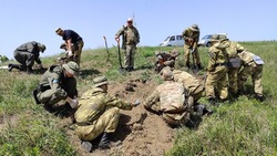 Астраханские поисковики нашли останки красноармейца