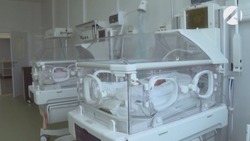 Врачи спасли новорождённую девочку весом 860 граммов