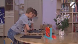 В преддверии Нового года юные астраханцы получили в подарок ноутбуки