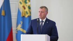 Астраханский губернатор поздравил работников нефтяной и газовой промышленности