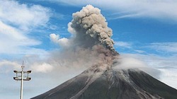 Вулкан на российском острове изверг пепел на высоту 4 км