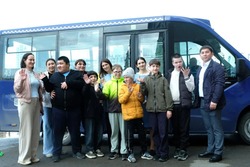 В Астрахани «особенные» дети попробовали себя в роли водителей