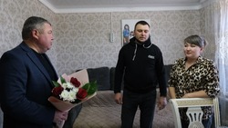 Глава Красноярского района навестил раненого бойца