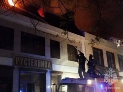 Астраханские спасатели полностью ликвидировали пожар на Больших Исадах