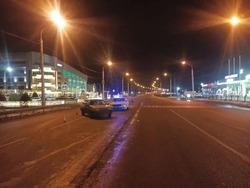 В Астрахани автомобиль наехал на двух подростков