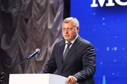 Игорь Бабушкин поздравил астраханских медиков с профессиональным праздником