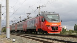 В Астрахани ограничат движение через железнодорожный переезд 