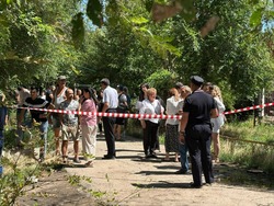 Обрушившийся в Астрахани дом охраняет полиция