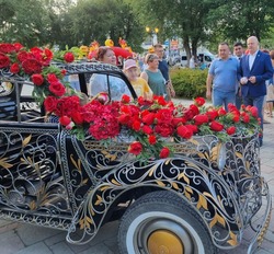 Мероприятия к 465-летию Астрахани открыл фестиваль цветов