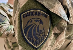 Астраханские ветераны Росгвардии передали оборудование омоновцам на передовую