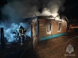 В Астраханской области ночной пожар забрал жизни женщины и двоих детей