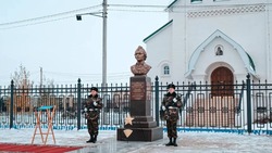 В астраханском казачьем кадетском корпусе установили бюст Александра Суворова
