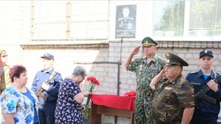 В Астрахани открыта мемориальная доска Герою России майору Алексею Калмыкову