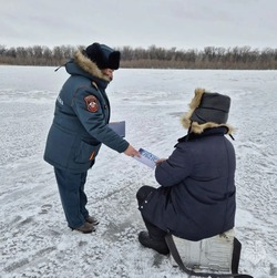 Выход на лёд в Астраханской области опасен