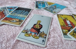 Астраханцев призывают не доверять гадалкам и астрологам