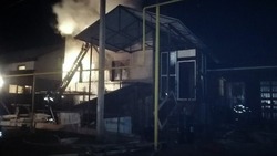 В Астраханской области ночью сгорел жилой дом