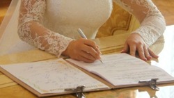 После свадьбы астраханкам нужно вовремя менять документы